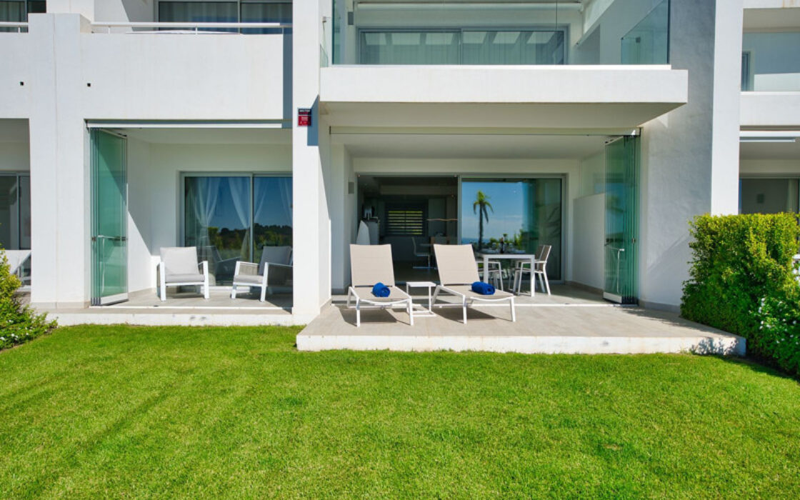 Квартира з терасою 106 кв.м на першому поверсі в Естепоні