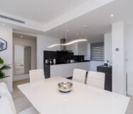 Квартира з терасою 106 кв.м на першому поверсі в Естепоні