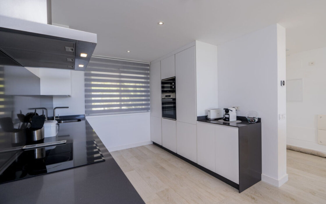 Квартира з терасою 106 кв.м на першому поверсі в Естепоні