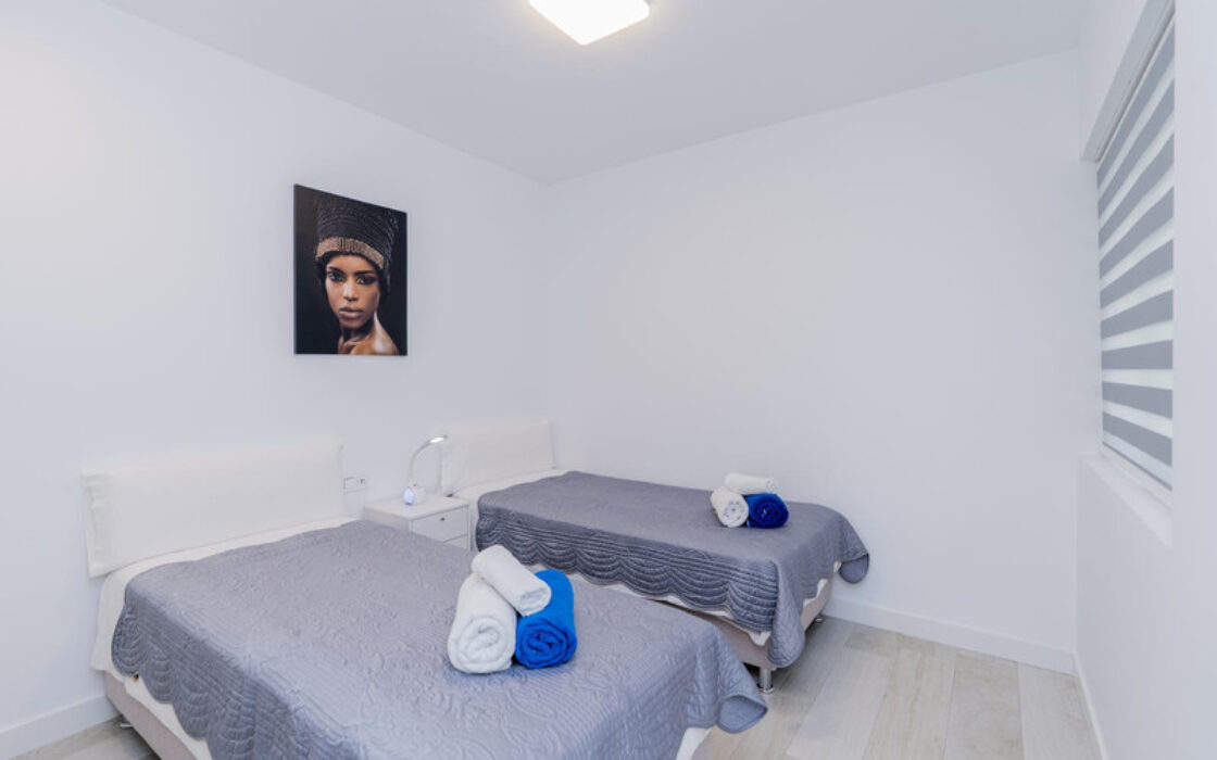 Квартира з терасою 106 кв.м на першому поверсі в Естепоні