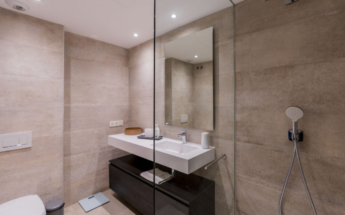 Квартира з терасою 106 кв.м на першому поверсі в Естепоні