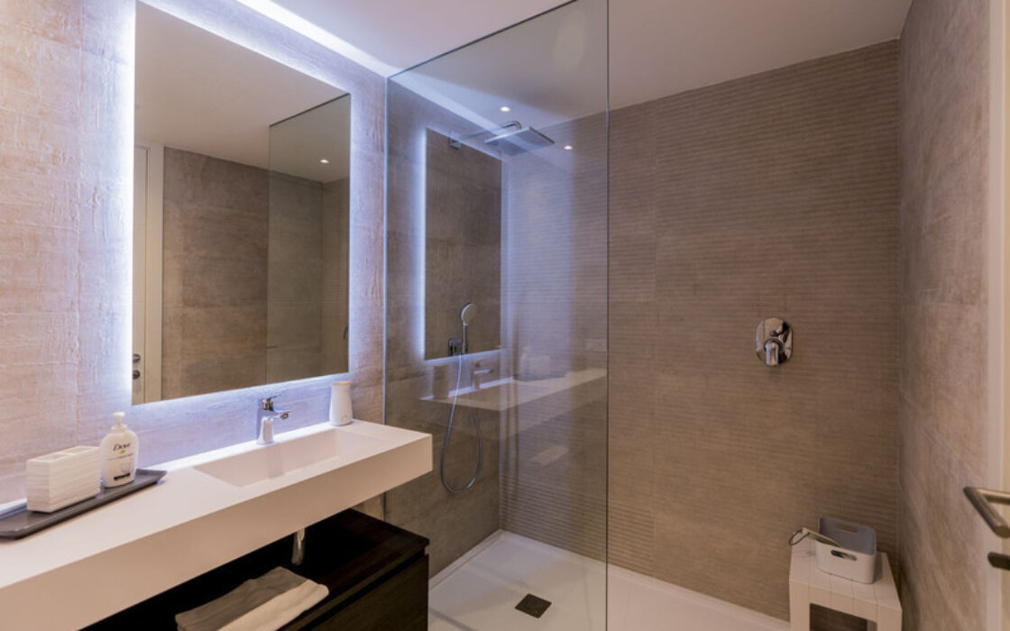 Квартира з терасою 106 кв.м на першому поверсі в Естепоні