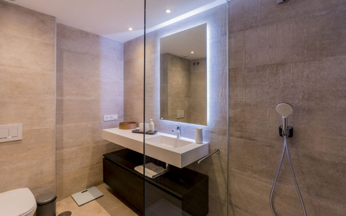 Квартира з терасою 106 кв.м на першому поверсі в Естепоні