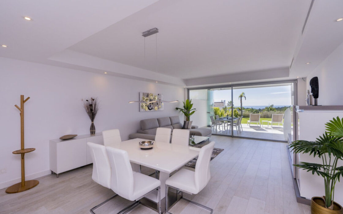 Квартира з терасою 106 кв.м на першому поверсі в Естепоні