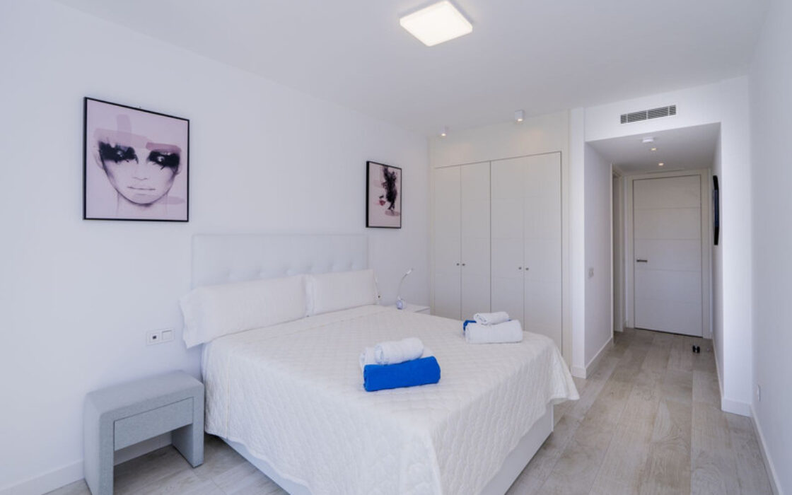 Квартира з терасою 106 кв.м на першому поверсі в Естепоні