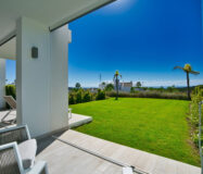 Квартира з терасою 106 кв.м на першому поверсі в Естепоні