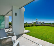 Квартира з терасою 106 кв.м на першому поверсі в Естепоні