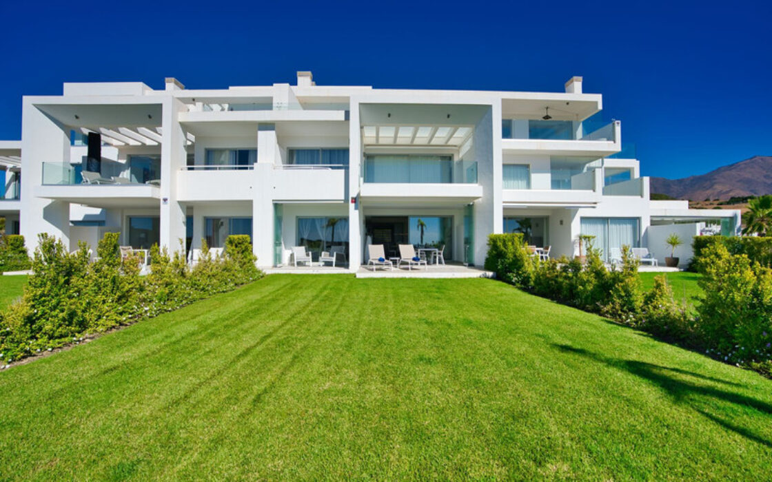 Квартира з терасою 106 кв.м на першому поверсі в Естепоні