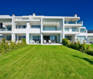 Квартира з терасою 106 кв.м на першому поверсі в Естепоні