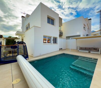 Прекрасний будинок з басейном в Ла Нусія 120 кв.м 3 спальні