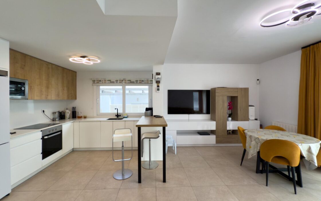 Прекрасный дом с бассейном в Ла Нусия 120 кв.м 3 спальни