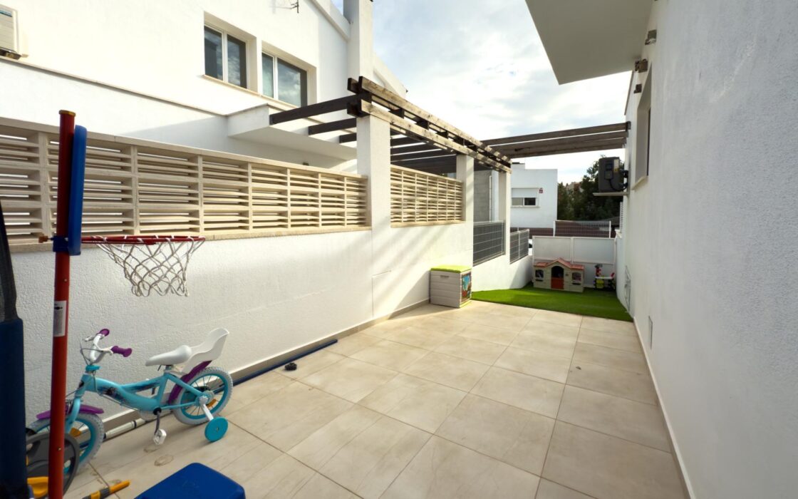 Прекрасный дом с бассейном в Ла Нусия 120 кв.м 3 спальни