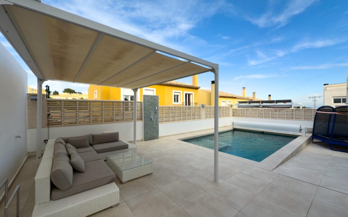 Прекрасный дом с бассейном в Ла Нусия 120 кв.м 3 спальни