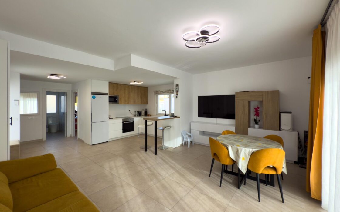 Прекрасный дом с бассейном в Ла Нусия 120 кв.м 3 спальни