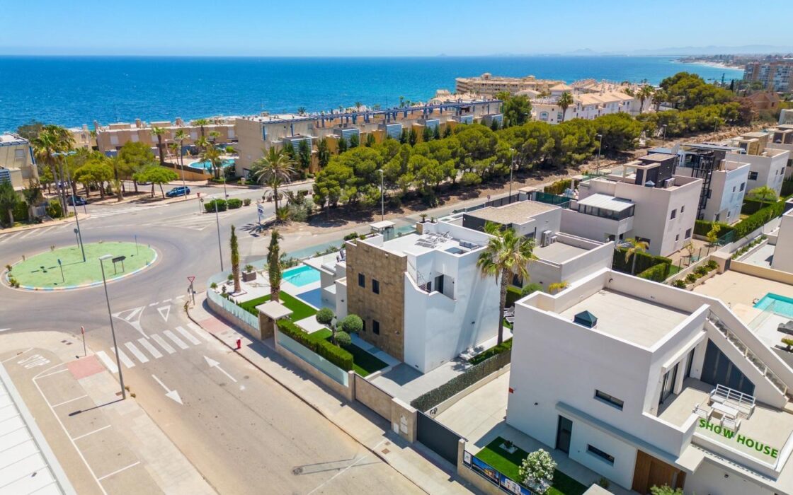 Вилла в Ориуэла Коста 322 кв.м у моря з терасою та басейном