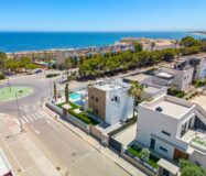 Вилла в Ориуэла Коста 322 кв.м у моря з терасою та басейном