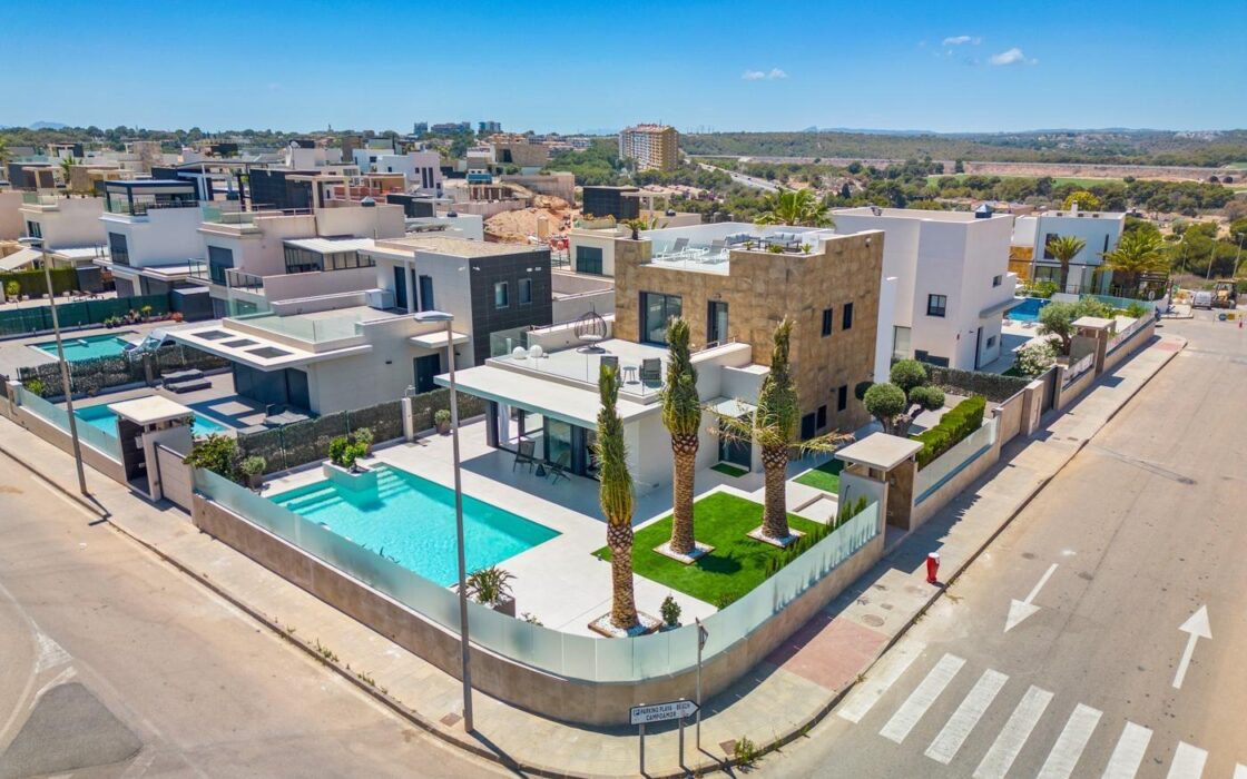 Вилла в Ориуэла Коста 322 кв.м у моря з терасою та басейном