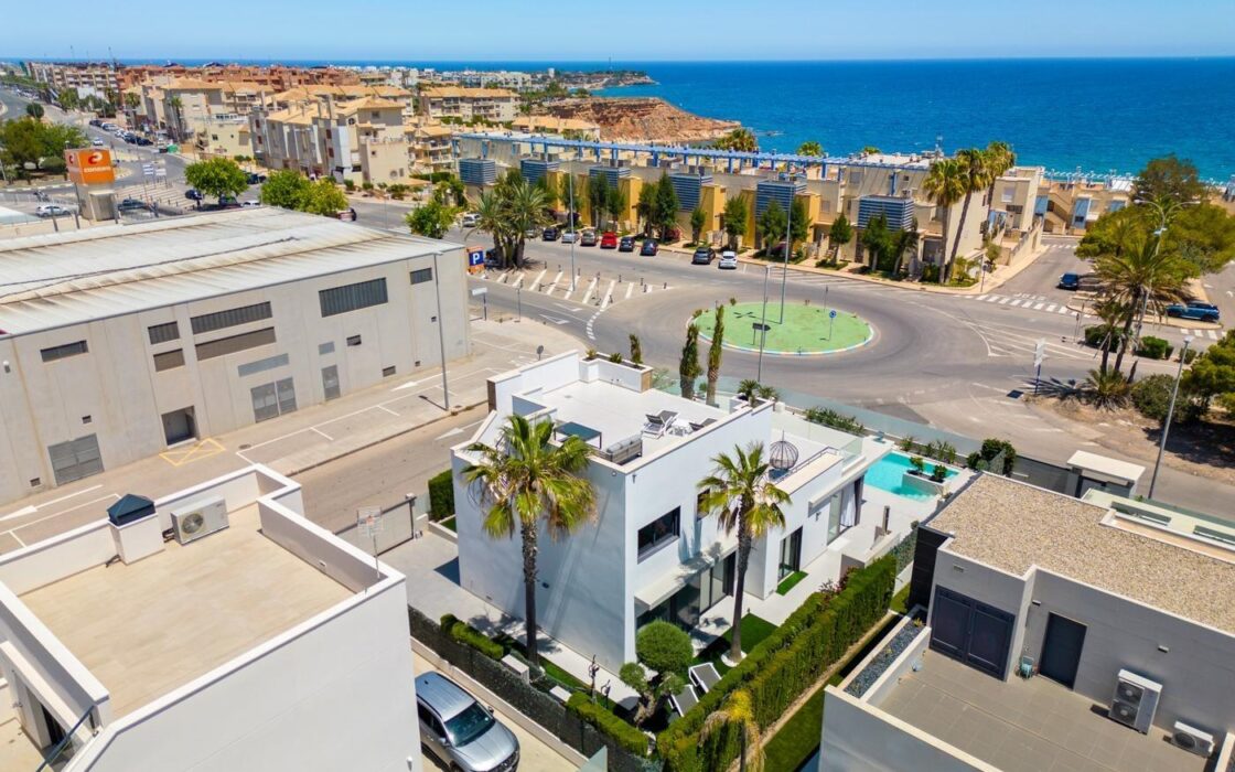 Вилла в Ориуэла Коста 322 кв.м у моря з терасою та басейном