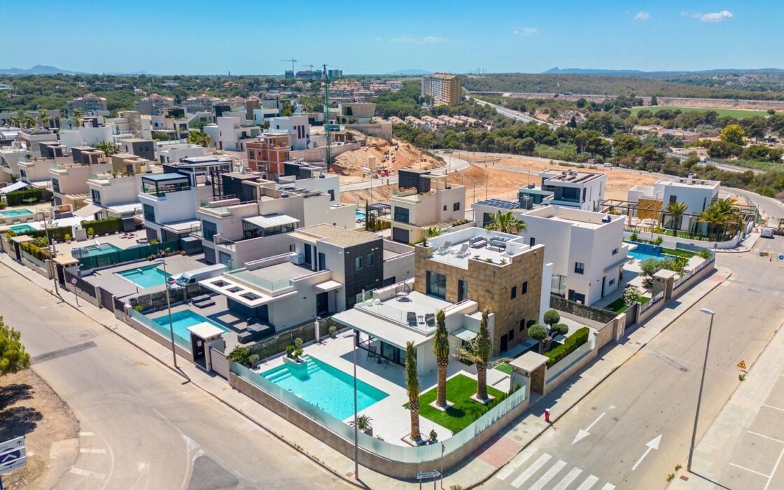 Вилла в Ориуэла Коста 322 кв.м у моря з терасою та басейном