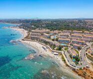 Вилла в Ориуэла Коста 322 кв.м у моря з терасою та басейном