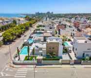 Вилла в Ориуэла Коста 322 кв.м у моря з терасою та басейном