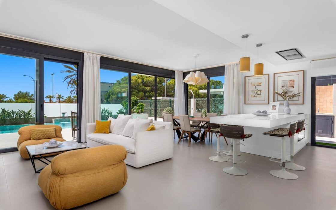 Вилла в Ориуэла Коста 322 кв.м у моря з терасою та басейном