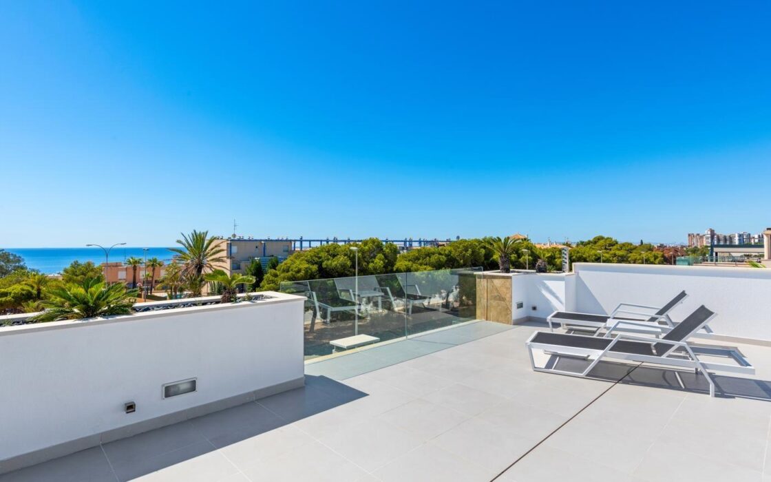 Вилла в Ориуэла Коста 322 кв.м у моря з терасою та басейном