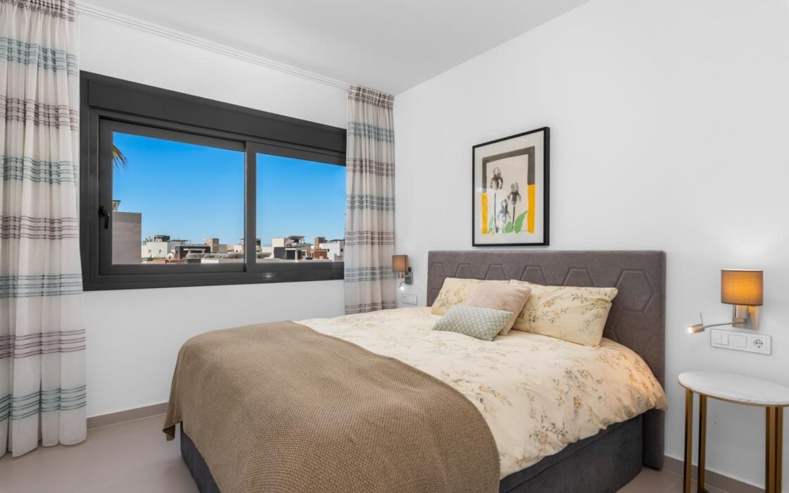 Вилла в Ориуэла Коста 322 кв.м у моря з терасою та басейном