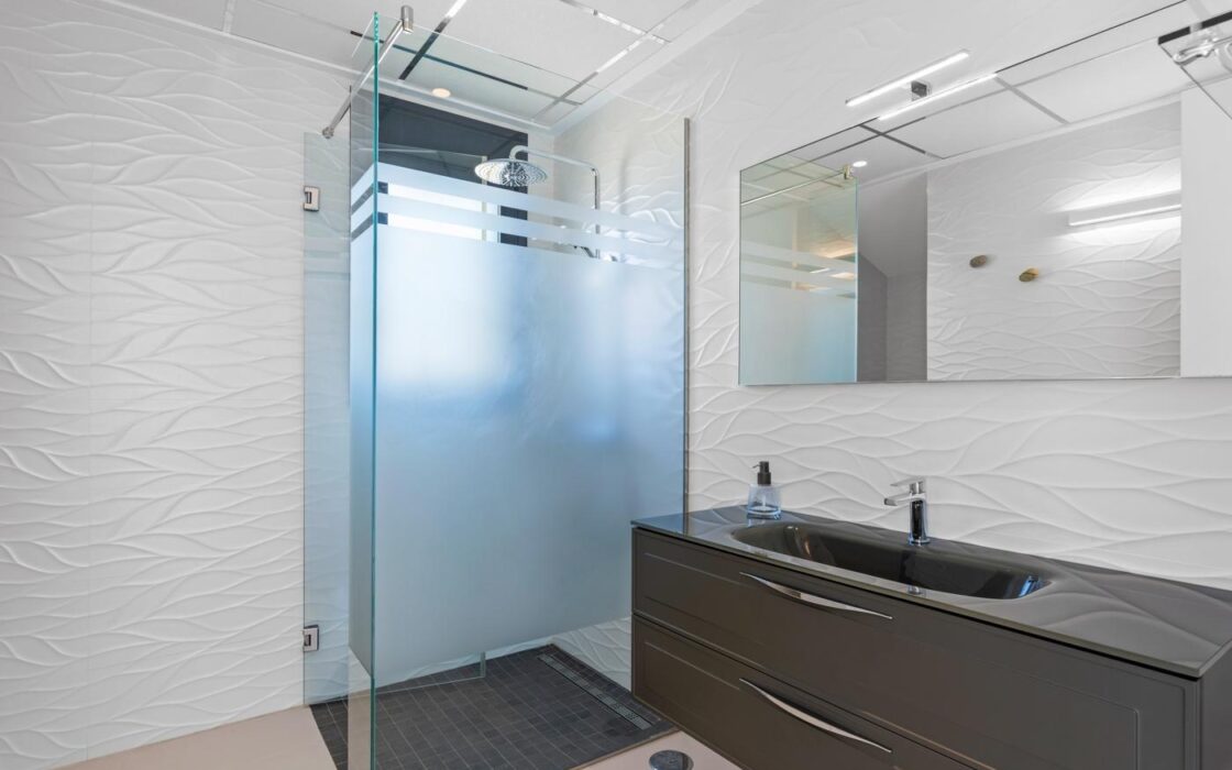 Вилла в Ориуэла Коста 322 кв.м у моря з терасою та басейном