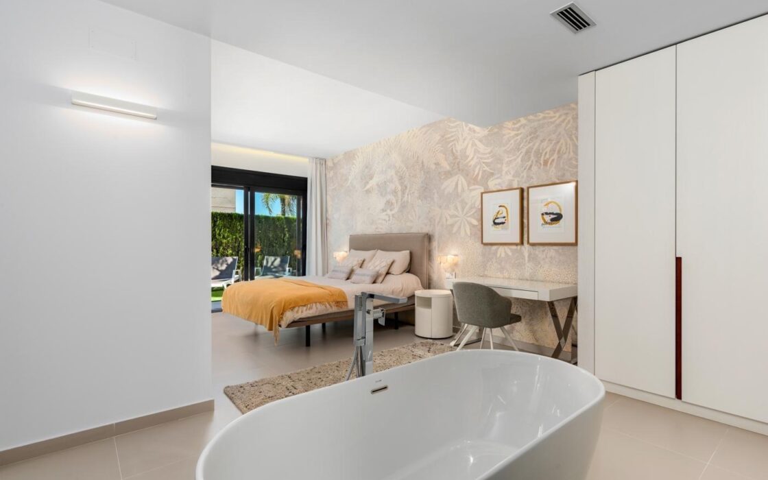 Вилла в Ориуэла Коста 322 кв.м у моря з терасою та басейном