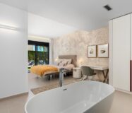 Вилла в Ориуэла Коста 322 кв.м у моря з терасою та басейном