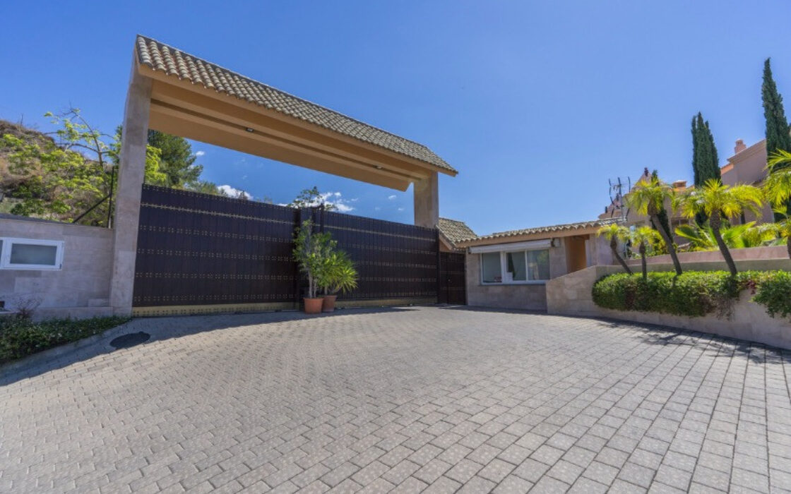 Элегантная квартира с террасой в Новой Андалусии 90 кв.м