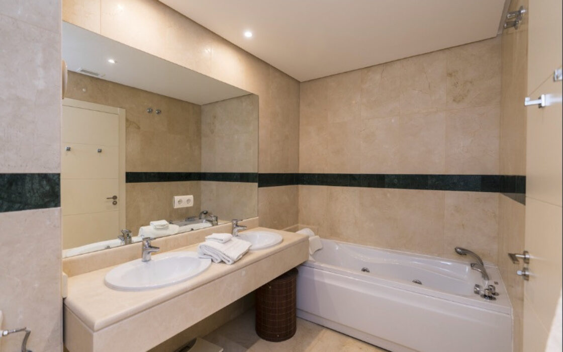 Элегантная квартира с террасой в Новой Андалусии 90 кв.м