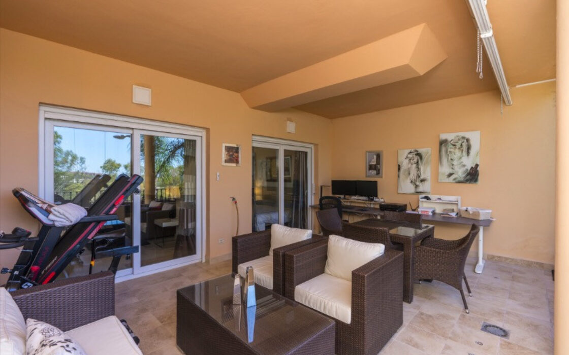 Элегантная квартира с террасой в Новой Андалусии 90 кв.м