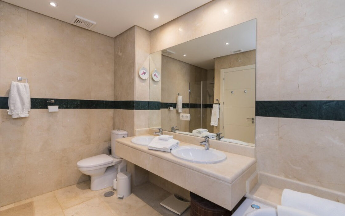 Элегантная квартира с террасой в Новой Андалусии 90 кв.м