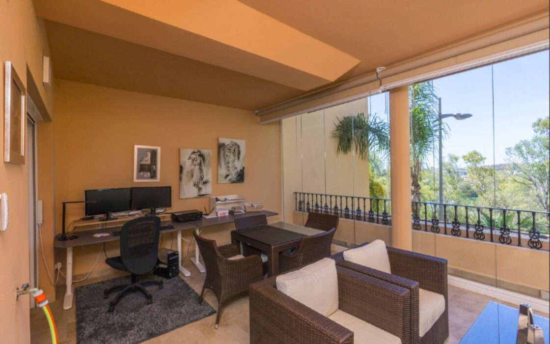 Элегантная квартира с террасой в Новой Андалусии 90 кв.м