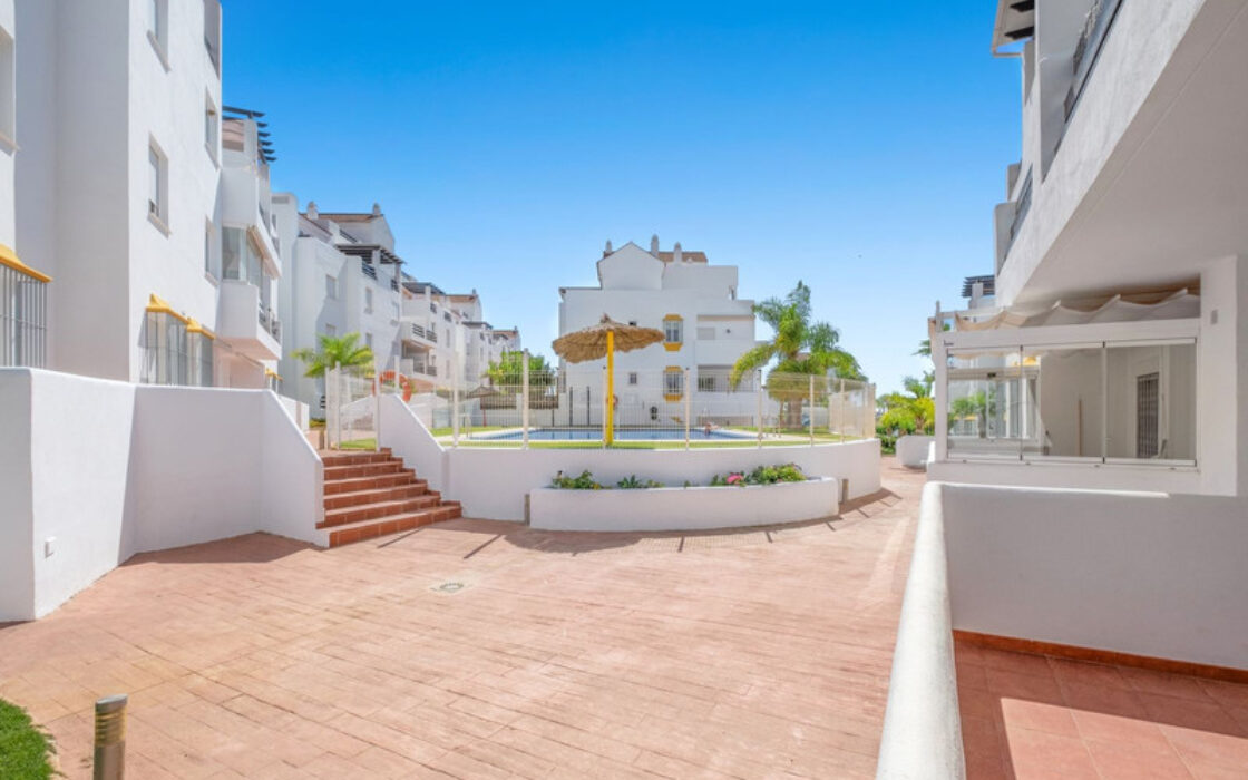 Квартира 99 кв.м с террасой в Валле Романо Эстепона