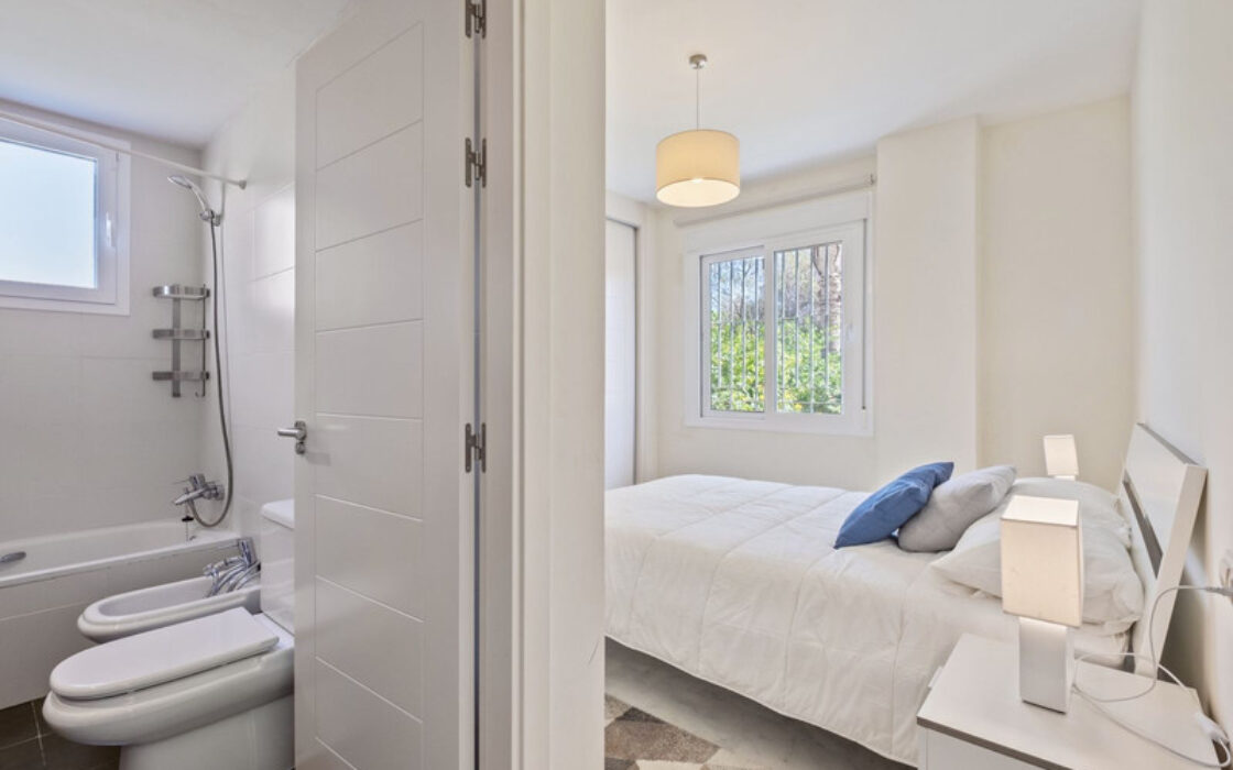 Квартира 99 кв.м с террасой в Валле Романо Эстепона