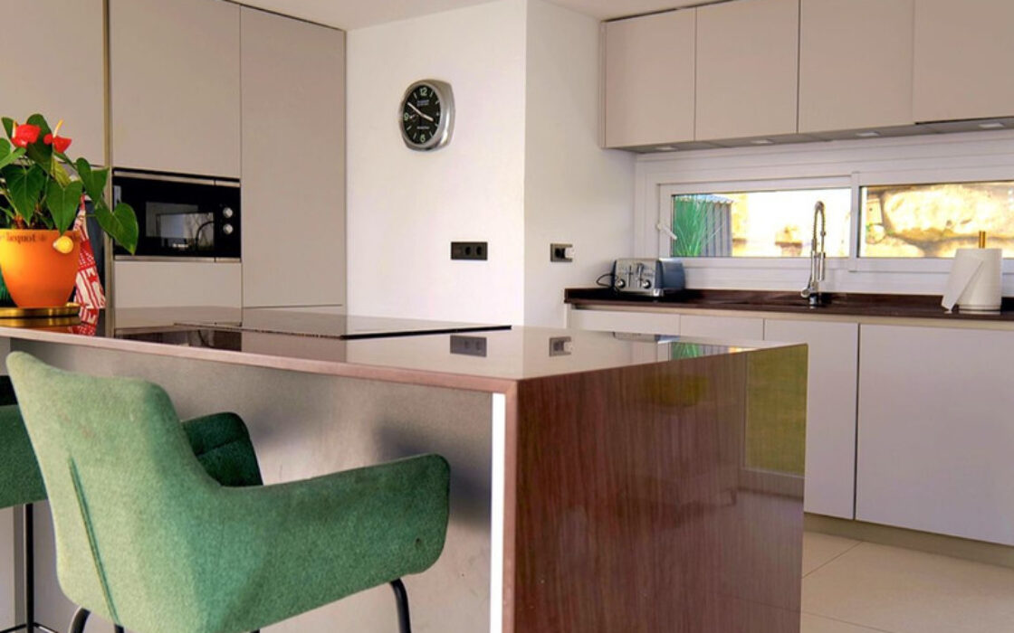 Современная Вилла с Панорамным Видом на Море в Михасе 346 кв.м