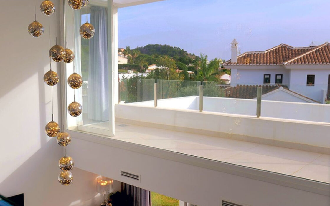 Современная Вилла с Панорамным Видом на Море в Михасе 346 кв.м