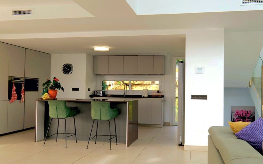 Современная Вилла с Панорамным Видом на Море в Михасе 346 кв.м