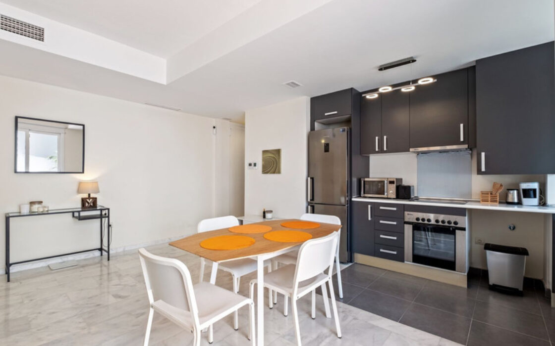 Перші апартаменти з терасою 93 кв.м в New Golden Mile