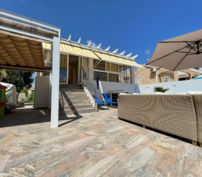 Будинок з басейном в Оріуела Коста, 3 спальні, 300 кв.м.