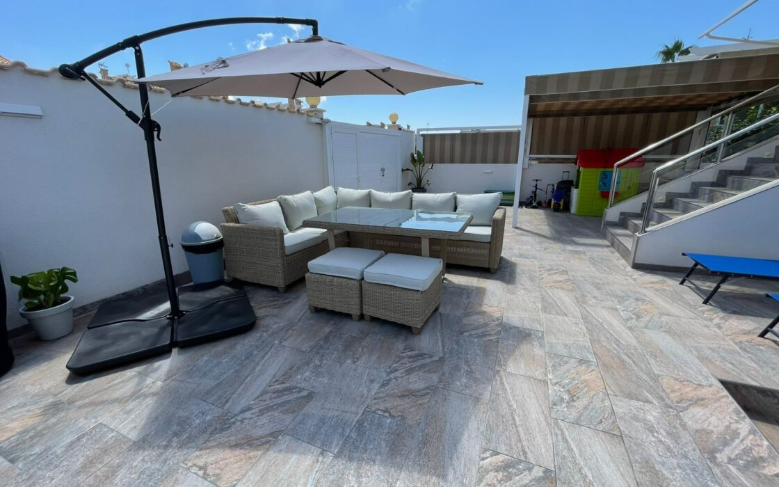 Дом с бассейном в Ориуэла Коста, 3 спальни, 300 кв.м.