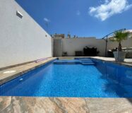 Дом с бассейном в Ориуэла Коста, 3 спальни, 300 кв.м.