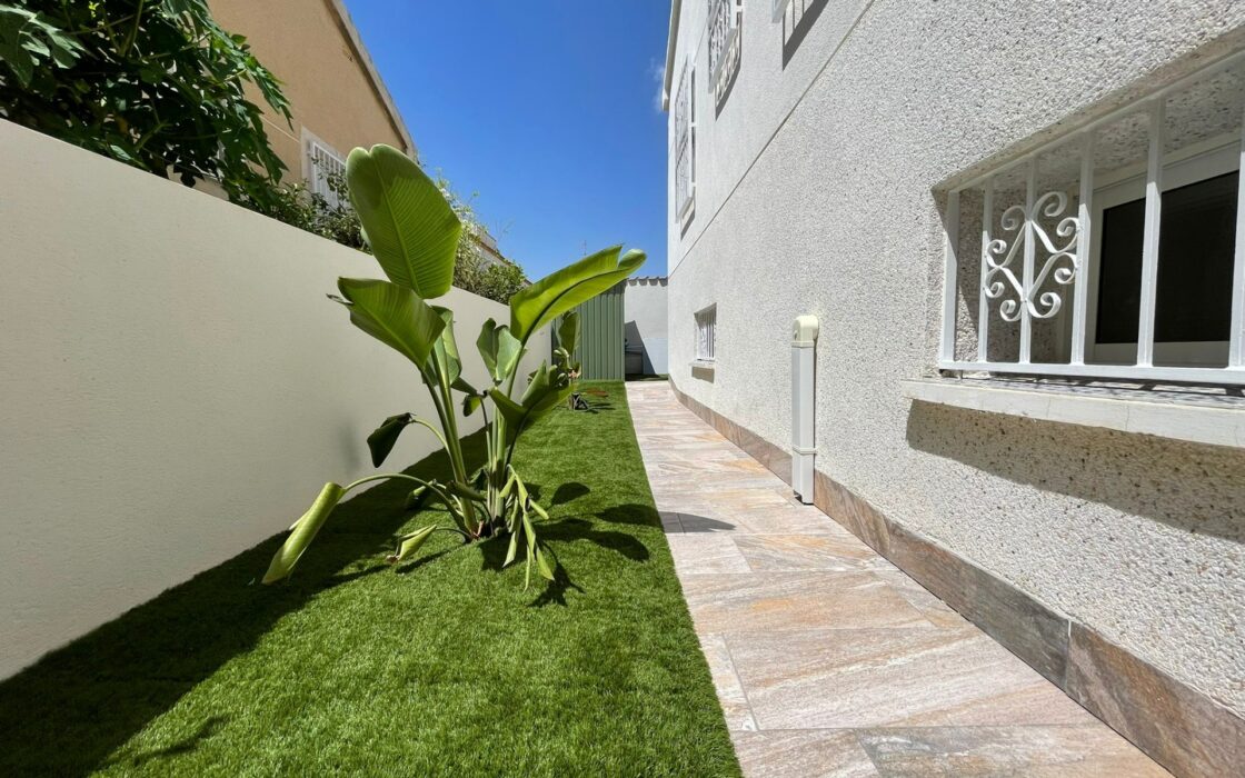 Дом с бассейном в Ориуэла Коста, 3 спальни, 300 кв.м.