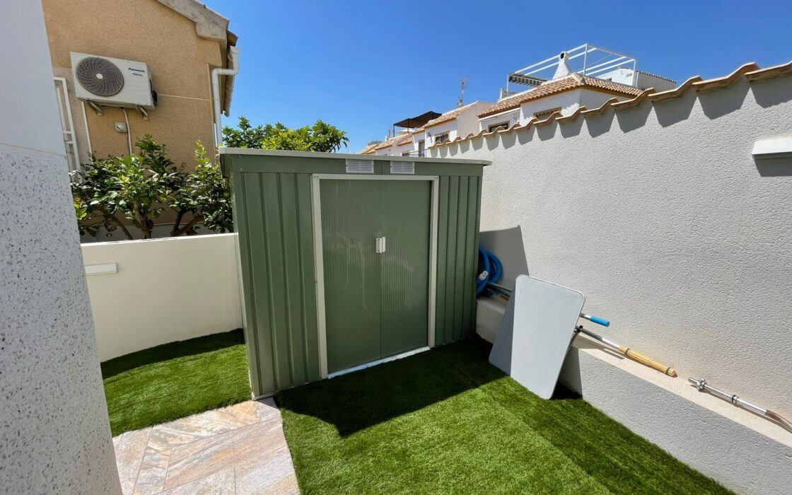 Дом с бассейном в Ориуэла Коста, 3 спальни, 300 кв.м.