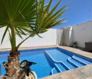 Дом с бассейном в Ориуэла Коста, 3 спальни, 300 кв.м.