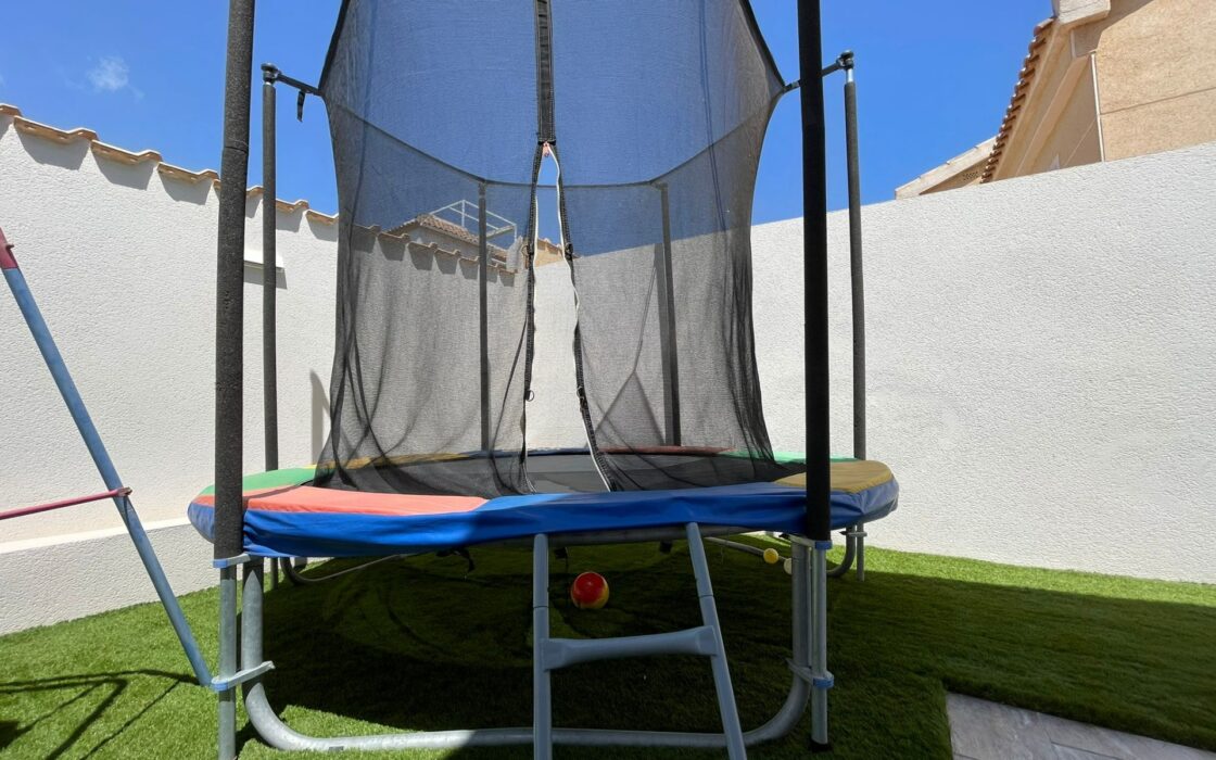 Дом с бассейном в Ориуэла Коста, 3 спальни, 300 кв.м.