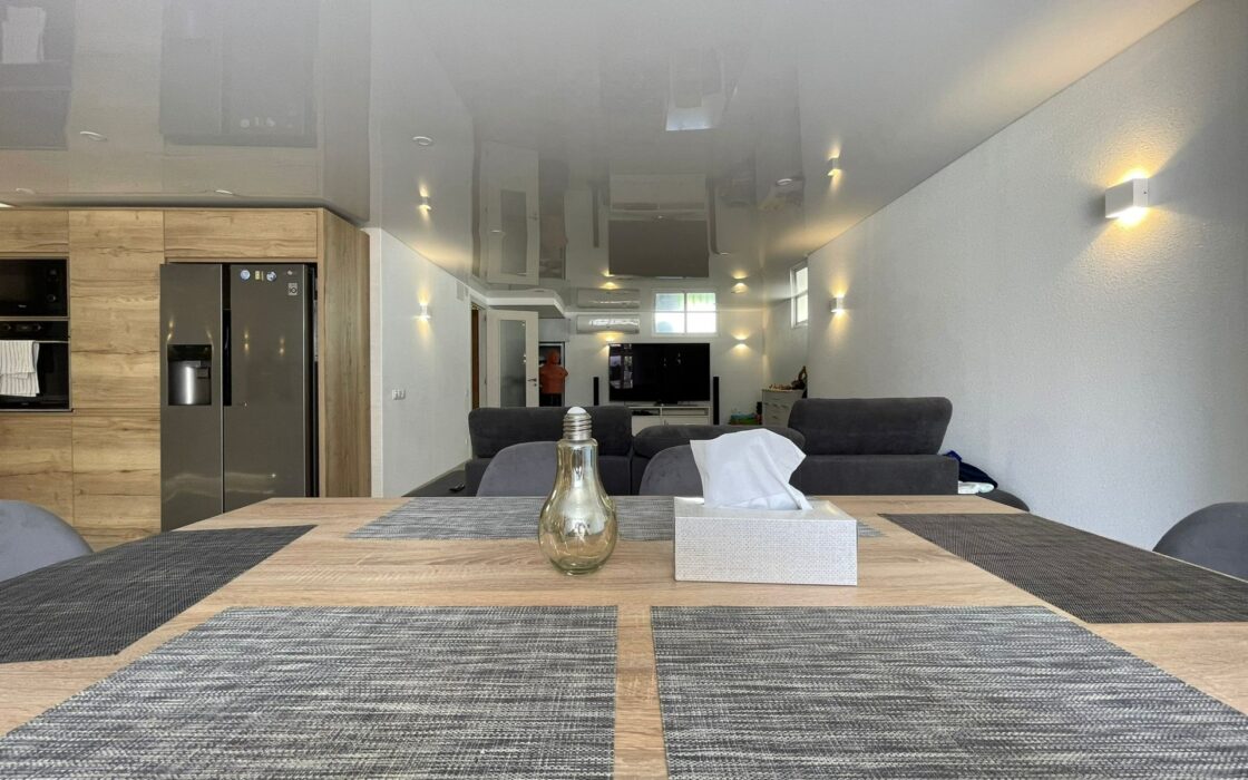 Дом с бассейном в Ориуэла Коста, 3 спальни, 300 кв.м.